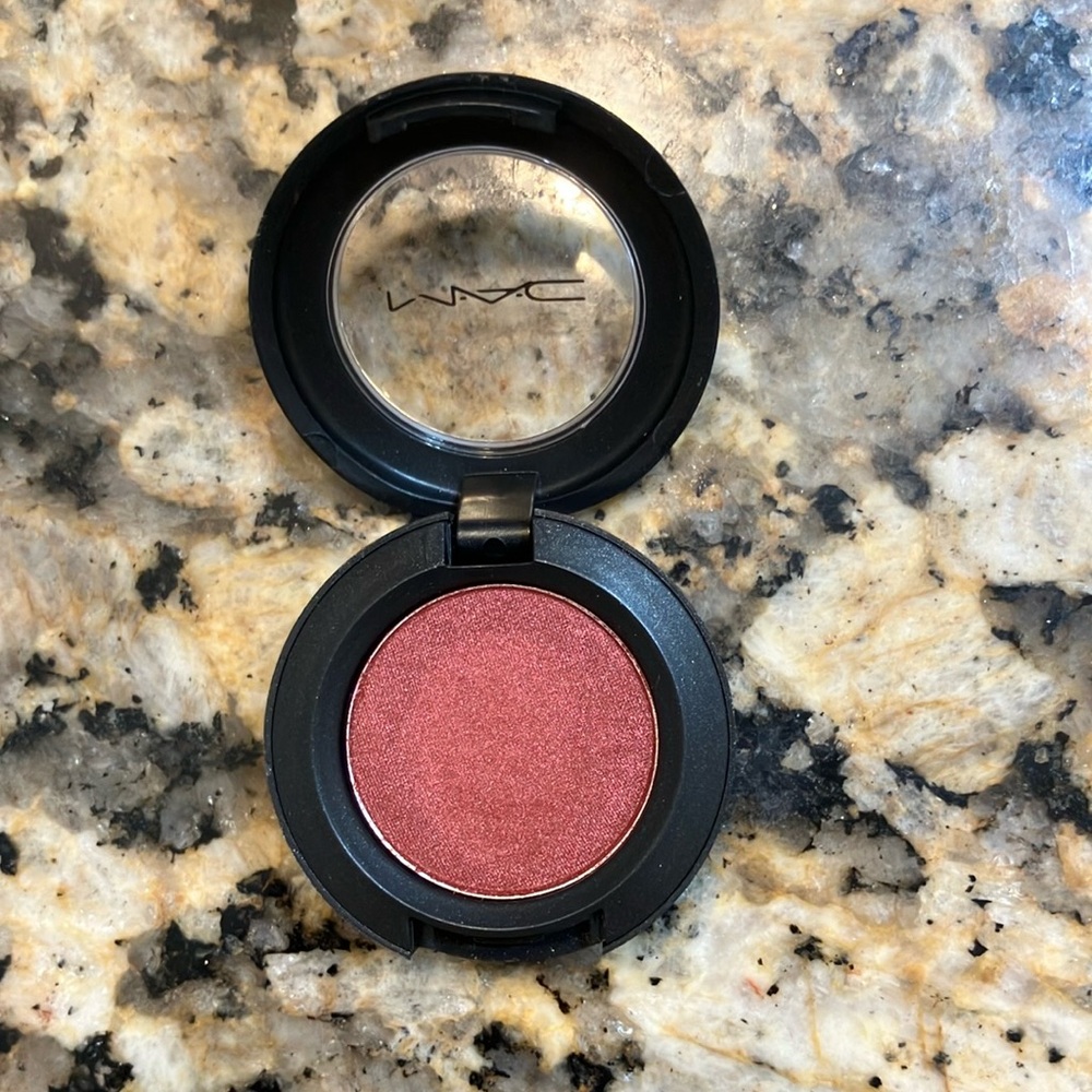 MAC Cosmetics love’s lure eyeshadow